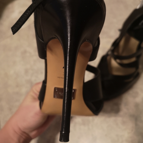 Shoes - Picture 1 of 8